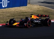 开云体育中国-威廉姆斯险胜红牛车队，佩雷兹惊艳四座