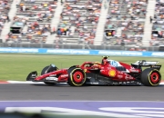 开云体育在线-雷诺车队横扫红牛车队，皮亚斯特里高光表现