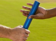 开云体育入口-极速与荣耀，当F1街道赛的轰鸣撞上皇马狂胜尤文的足球狂欢