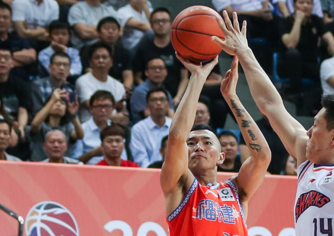 包含福建男篮大胜辽宁男篮，陈林坚发威的词条