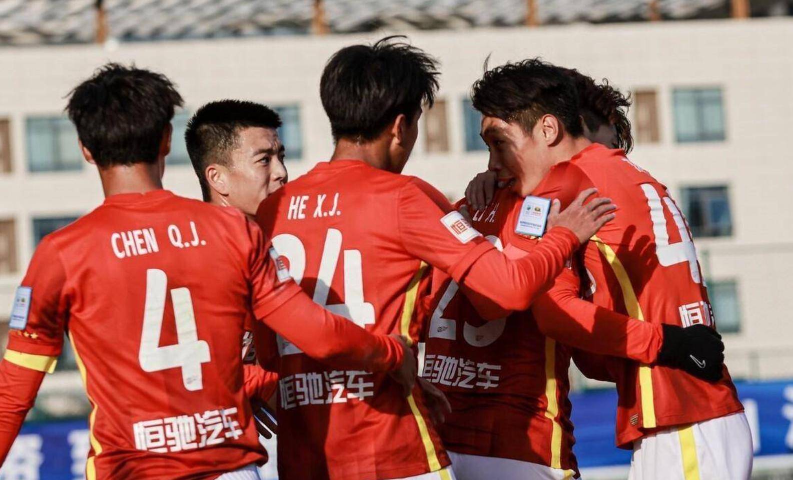 关于广州富力球员伤愈归队，中超竞争加剧的信息