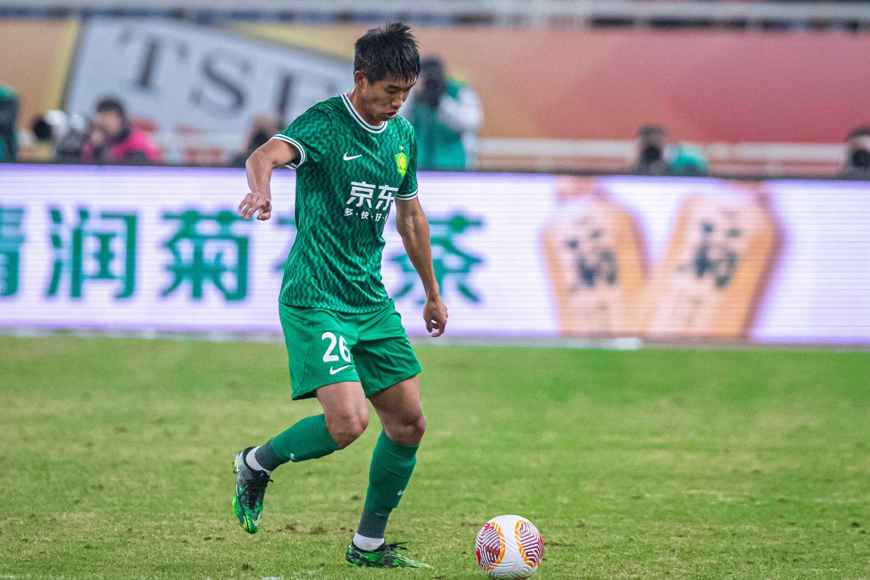 比分领先：球队保持冠军步伐