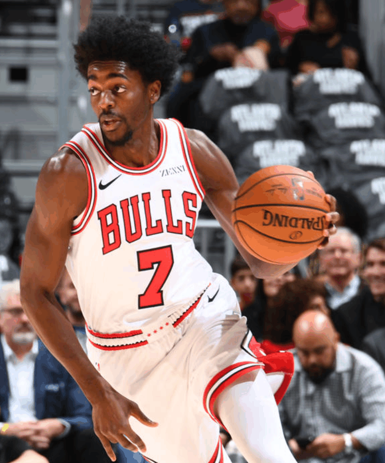 江苏队轻取雄鹿，拉文关键制胜的简单介绍