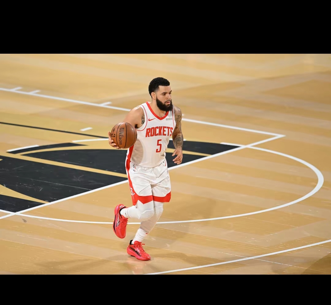 关于鹈鹕翻盘北京队，范弗利特高光表现的信息