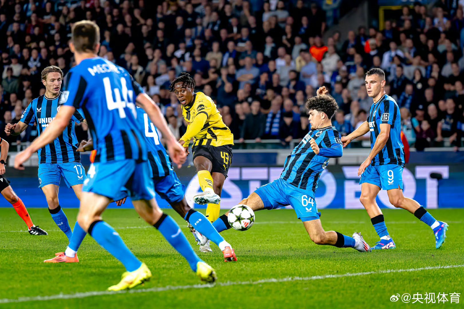 多特蒙德轻取曼联，C罗扛起全队