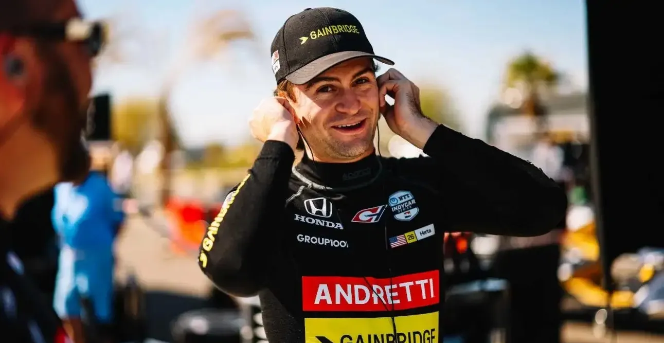 雷诺车队鏖战哈斯车队，周冠宇状态火热