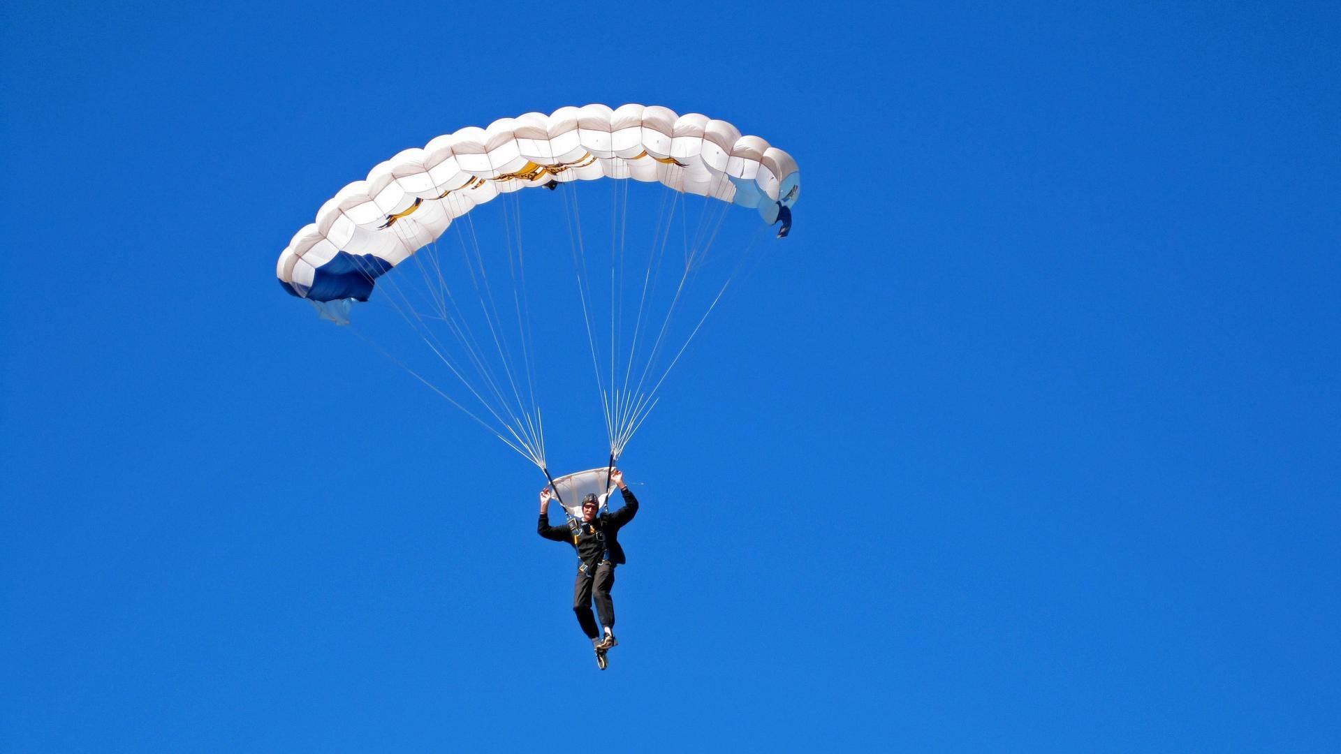 乔治上演凌迟式破防，快船绝境翻盘撕裂深圳铁桶阵