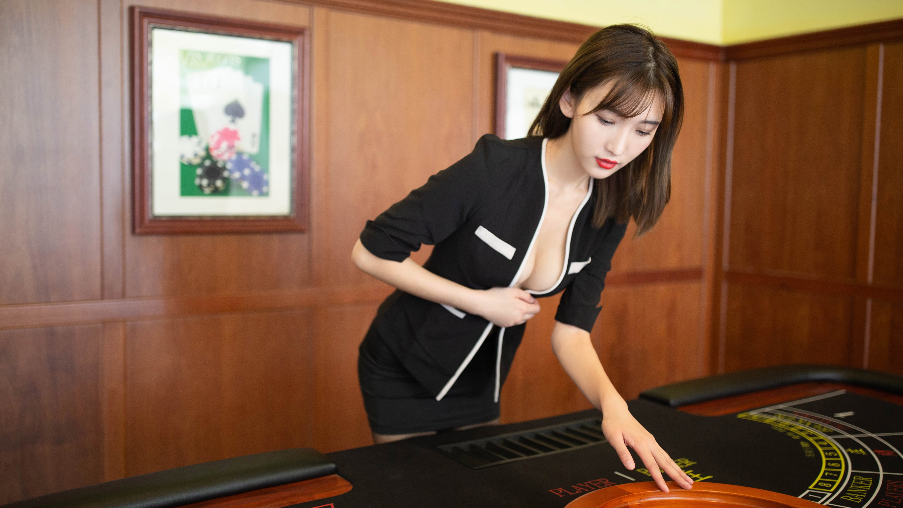 库里跨界救主！末节22分助灰熊轻取篮网引全美热议